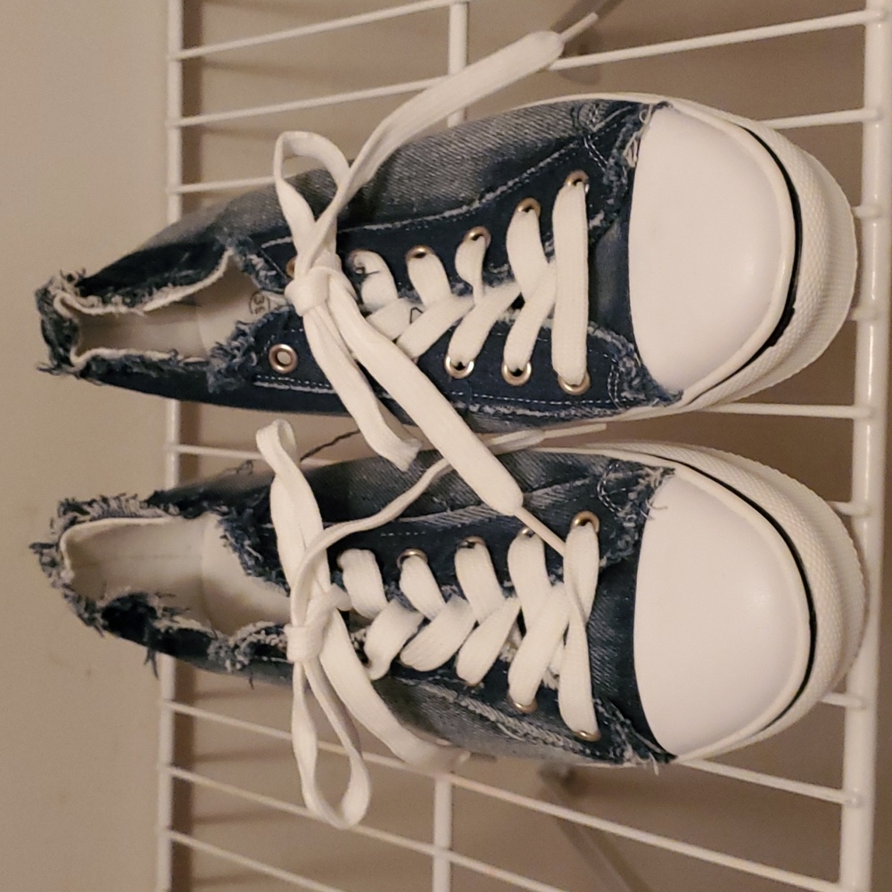 Tennis Shoes